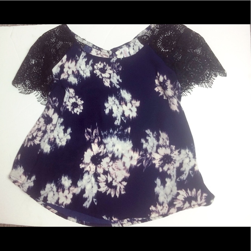 Laced short sleeve top